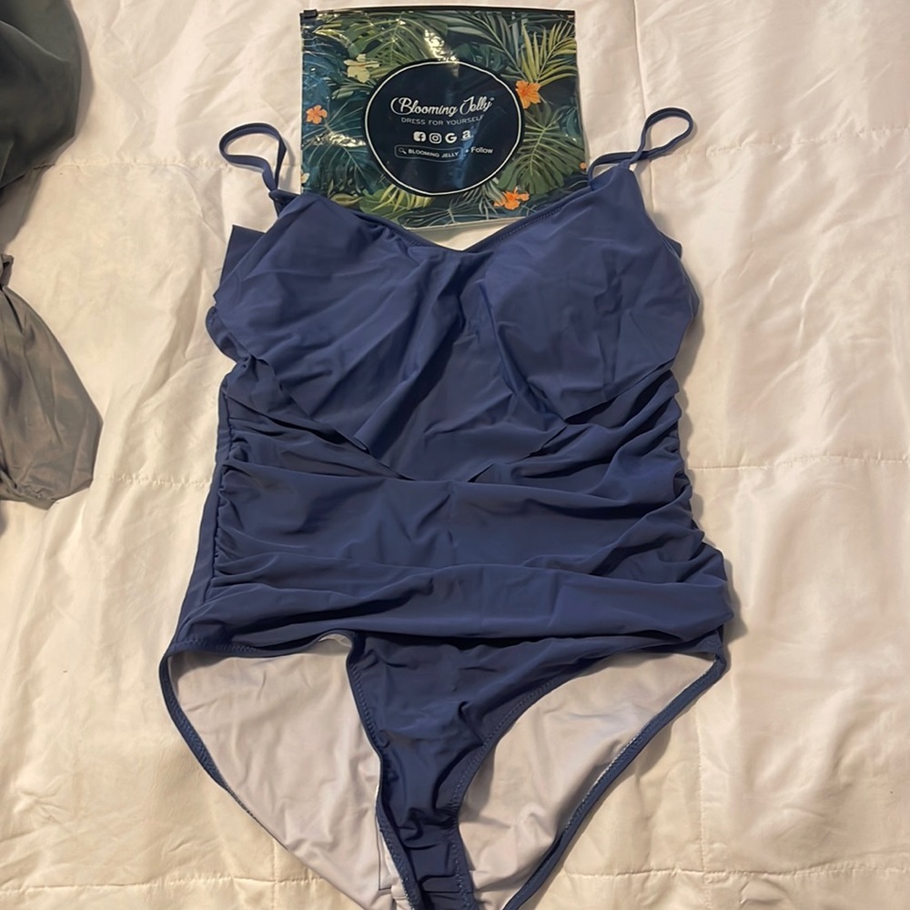 Blooming jelly size large ruffle in front, 1 piece swim suit, NWT